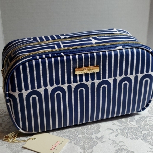 Trina Turk Handbags - Trina Turk Geometric Brush Case